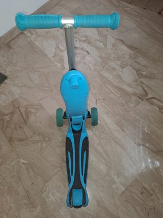 Patinete infantil con asiento plegable