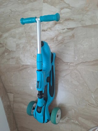 Patinete infantil con asiento plegable