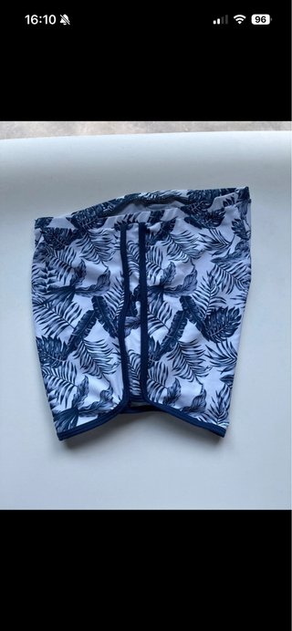 Pantalón corto bikini estampado tropical