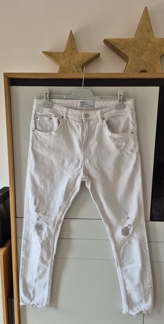 Pantalón vaquero Bershka blanco desgastado