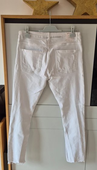 Pantalón vaquero Bershka blanco desgastado