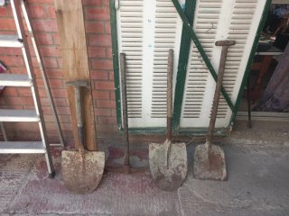 Lote de 3 palas y 1 pico