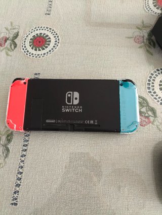 Nintendo Switch Blu e Rosso + Custodia e 2 joycon