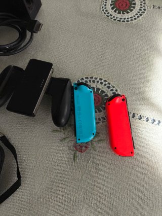 Nintendo Switch Blu e Rosso + Custodia e 2 joycon