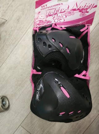 Pattini bianchi taglia 36 + protezioni