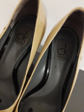 Calvin Klein Scarpe con Tacco Peep Toe Beige