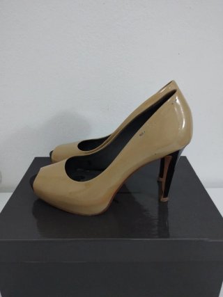Calvin Klein Scarpe con Tacco Peep Toe Beige