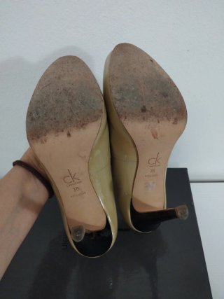 Calvin Klein Scarpe con Tacco Peep Toe Beige