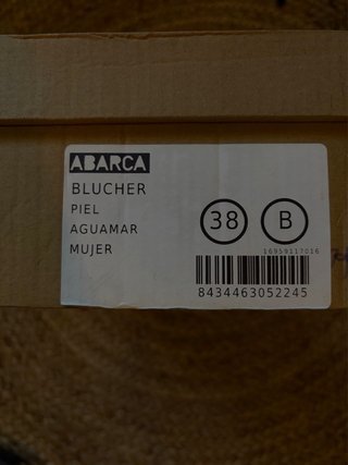 Alpargatas Abarca ante cordones azul verdoso.