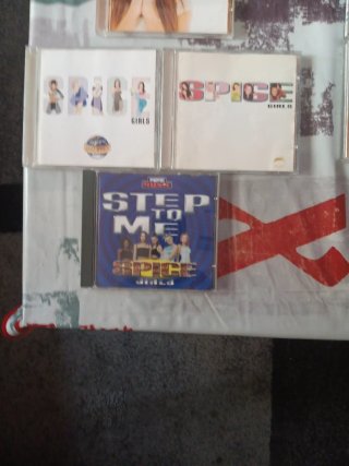 3 lotes de  3 CDs: Britney Spears;Spice Girls;Ally