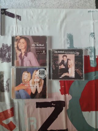 3 lotes de  3 CDs: Britney Spears;Spice Girls;Ally
