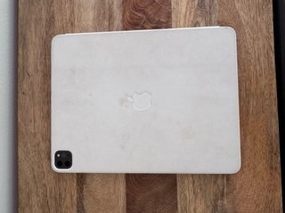 iPad Pro 12.9 5ª Gen Plata + funda original apple