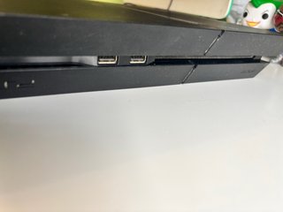 Console PS4 e Controller Sony Nero