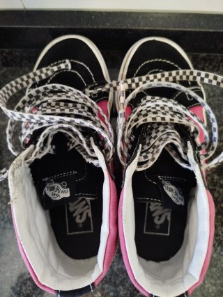 Tenis Vans Sk8-Hi Negro y granate/rojo