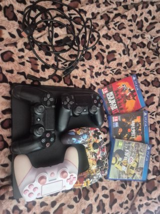 PS4 Slim Nero + 3 Giochi e Controller