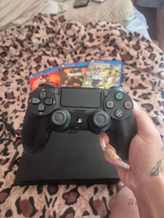 PS4 Slim Nero + 3 Giochi e Controller