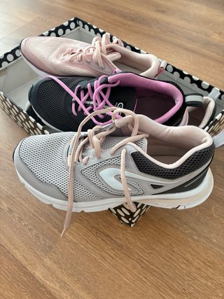 Zapatillas running mujer grises y rosas tres pares