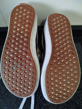 Tenis Vans Clásicos Negros y Blancos