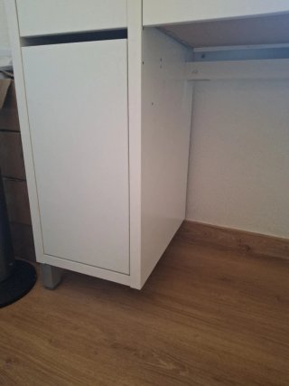 Escritorio blanco de madera