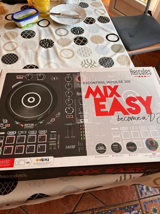 Mesa de mezclas Hercules DJControl Impulse 300