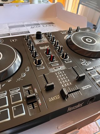 Mesa de mezclas Hercules DJControl Impulse 300