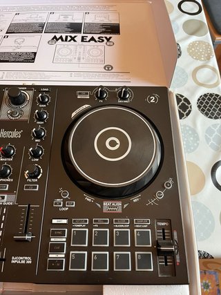 Mesa de mezclas Hercules DJControl Impulse 300