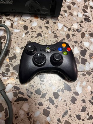 Xbox 360 Nera con Controller e Caricatore