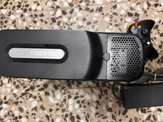 Xbox 360 Nera con Controller e Caricatore