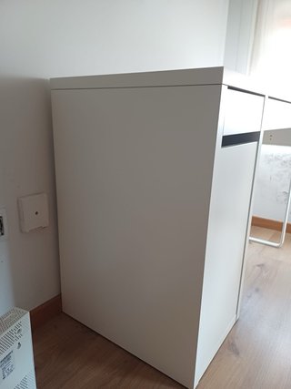 Escritorio blanco Ikea a recoger en junio