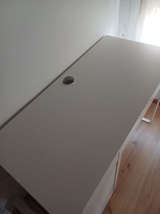 Escritorio blanco Ikea a recoger en junio