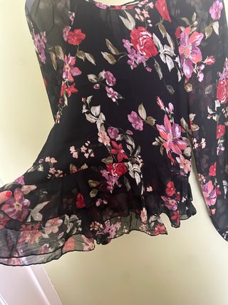 Blusa gasa floral manga larga