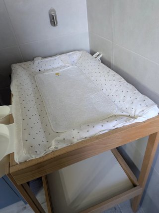 Cambiador IKEA con colchón y funda