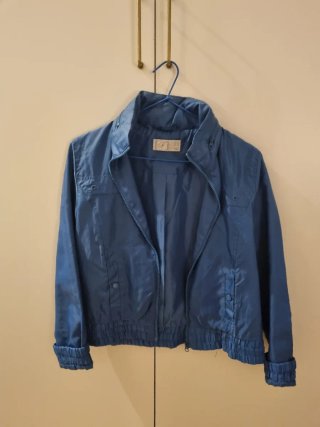 Cortavientos Zara azul eléctrico