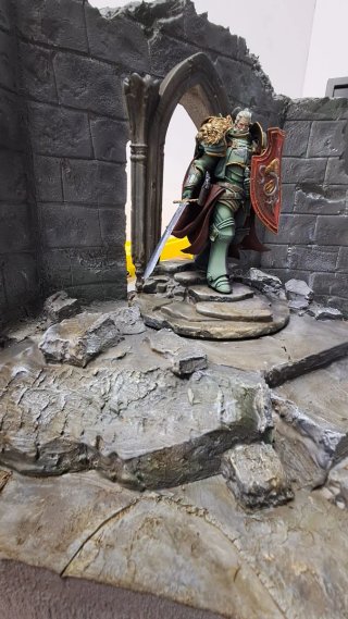 Figura diorama pint  mano lion el'jonson warhammer