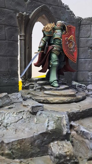 Figura diorama pint  mano lion el'jonson warhammer