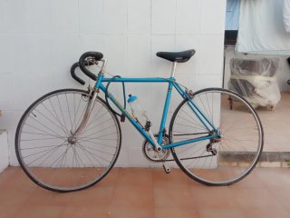 Bicicleta de carreras azul