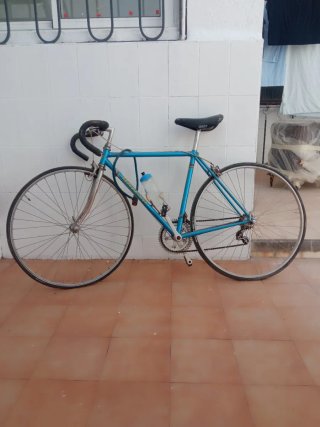 Bicicleta de carreras azul