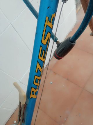 Bicicleta de carreras azul