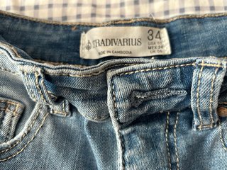Pantalón vaquero acampanado Stradivarius azul
