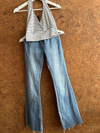 Pantalón vaquero acampanado Stradivarius azul