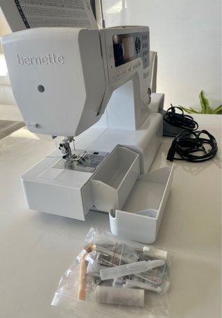 Máquina de coser Bernette Chicago 5