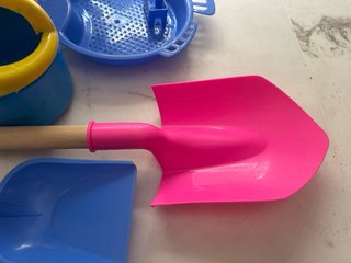 Juguetes de Playa: Cubo, Pala y Moldes