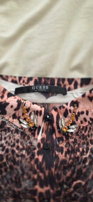 Blusa Guess manga larga estampado animal print