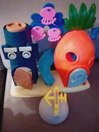 Casa de Bob Esponja Piña y Calamardo