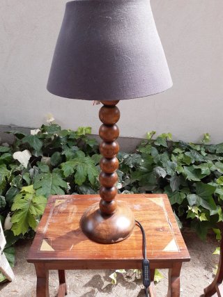 Lámpara de mesa de madera y tela 60cm de alta