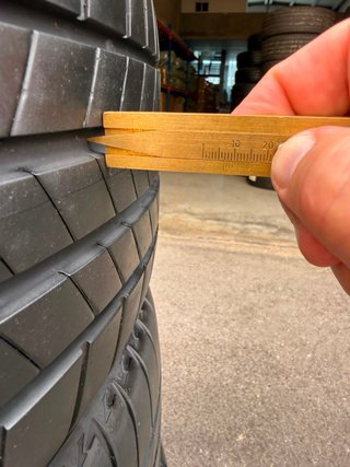 Neumáticos Bridgestone 225/40/19 93Y