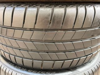 Neumáticos Bridgestone 225/40/19 93Y