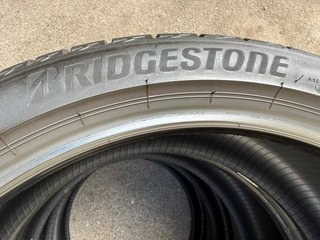 Neumáticos Bridgestone 225/40/19 93Y