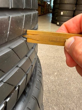 Neumáticos Bridgestone 225/40/19 93Y