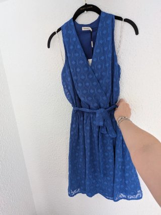 Vestido azul de lavand con estampado geométrico